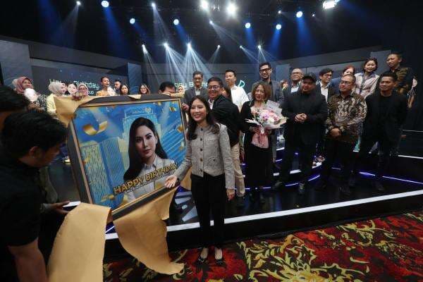 iNews Media Group Beri Kejutan Ultah Ke-38 Angela Tanoesoedibjo iNews Media Group Beri Kejutan Ultah Ke-38 Angela Tanoesoedibjo