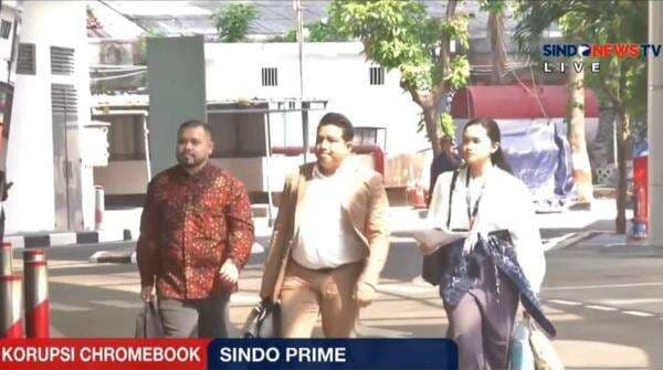 Ibrahim Arief Jadi Tahanan Kota di Kasus Laptop Chromebook, Dipasangi Gelang Pendeteksi Lokasi Ibrahim Arief Jadi Tahanan Kota di Kasus Laptop Chromebook, Dipasangi Gelang Pendeteksi Lokasi