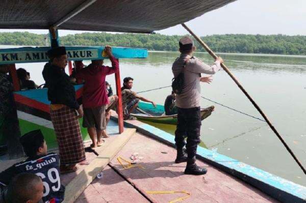 Ibu Muda di Sampang Hilang Diduga Tenggelam di Sungai, Hanya Ditemukan Sandal Ibu Muda di Sampang Hilang Diduga Tenggelam di Sungai, Hanya Ditemukan Sandal