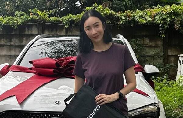 Ibunda Livy Renata Tutup Komentar Instagram usai Pamer Mobil Mewah