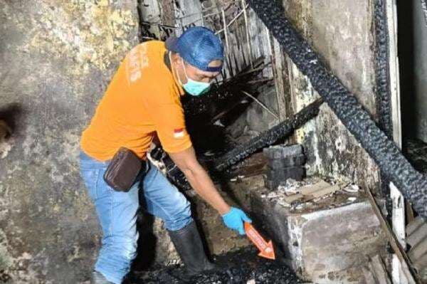 Tragedi Kebakaran Rumah di Semarang, Ini Identitas 5 Orang Tewas Sekeluarga Tragedi Kebakaran Rumah di Semarang, Ini Identitas 5 Orang Tewas Sekeluarga