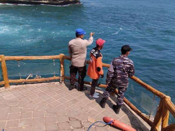 Identitas Wisatawan Hilang Terseret Ombak Pantai Ungapan, Mahasiswa Polinema Identitas Wisatawan Hilang Terseret Ombak Pantai Ungapan, Mahasiswa Polinema