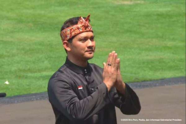 Iko Uwais Unjuk Kebolehan Silat di Depan Presiden Prabowo pada HUT ke-80 RI Iko Uwais Unjuk Kebolehan Silat di Depan Presiden Prabowo pada HUT ke-80 RI
