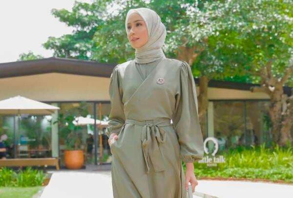 5 Warna Jilbab yang Cocok Dipadukan dengan Baju Hijau Sage 5 Warna Jilbab yang Cocok Dipadukan dengan Baju Hijau Sage