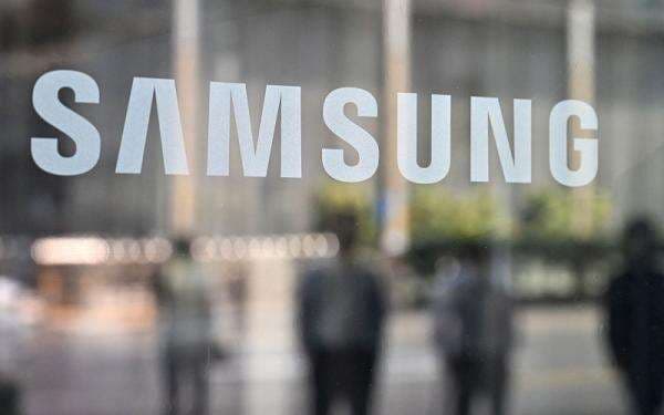 Samsung Kemungkinan Tengah Kembangkan Ponsel Lipat Empat Samsung Kemungkinan Tengah Kembangkan Ponsel Lipat Empat
