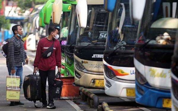 Lonjakan Pemudik di Terminal Jakarta Diprediksi H-3 Lebaran Lonjakan Pemudik di Terminal Jakarta Diprediksi H-3 Lebaran