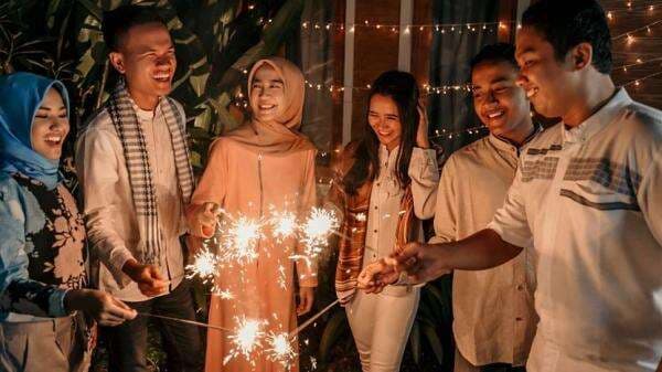 Tradisi Unik Lebaran di Berbagai Negara Dunia Tradisi Unik Lebaran di Berbagai Negara Dunia