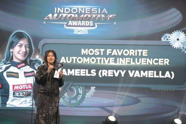 Indonesia Automotive Awards 2025, Revy Vamella Raih Penghargaan Most Favourite Automotive Influencer Indonesia Automotive Awards 2025, Revy Vamella Raih Penghargaan Most Favourite Automotive Influencer