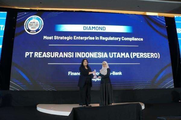 Indonesia Re Raih Most Strategic Enterprise in Regulatory Compliance 2025 Indonesia Re Raih Most Strategic Enterprise in Regulatory Compliance 2025