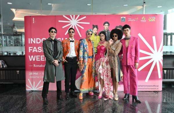 Indonesia Fashion Week 2025 Resmi Dibuka, Poppy Dharsono: Fesyen Bentuk Identitas Indonesia Fashion Week 2025 Resmi Dibuka, Poppy Dharsono: Fesyen Bentuk Identitas
