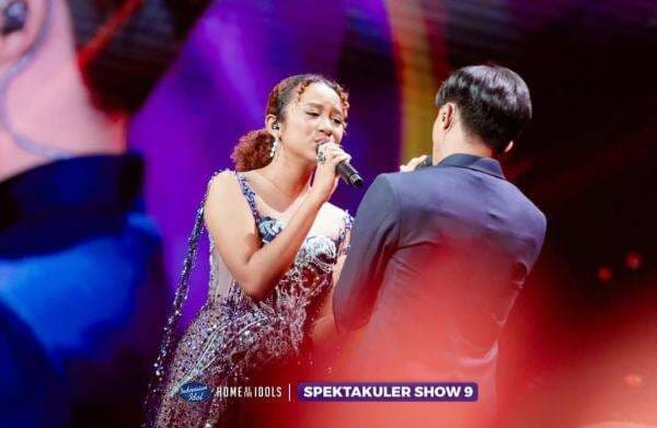 Duet Manis Fajar Noor dan Angie Carvalho di Indonesian Idol Season XIII Bikin BCL Merinding Duet Manis Fajar Noor dan Angie Carvalho di Indonesian Idol Season XIII Bikin BCL Merinding