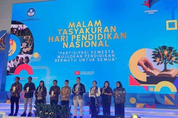 iNews Raih Penghargaan Media Televisi Terproduktif dalam Pemberitaan Pendidikan Dasar dan Menengah dari Kemendikdasmen iNews Raih Penghargaan Media Televisi Terproduktif dalam Pemberitaan Pendidikan Dasar dan Menengah dari Kemendikdasmen