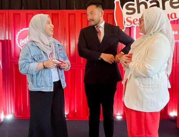 Ingin Punya Nama Personal di Kaleng Minuman, Simak Caranya ya! Ingin Punya Nama Personal di Kaleng Minuman, Simak Caranya ya!