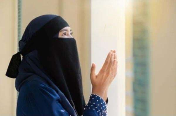 Ini Ancaman Dosanya Melarang Pakai Jilbab seperti Kasus Viral RS Medistra Ini Ancaman Dosanya Melarang Pakai Jilbab seperti Kasus Viral RS Medistra