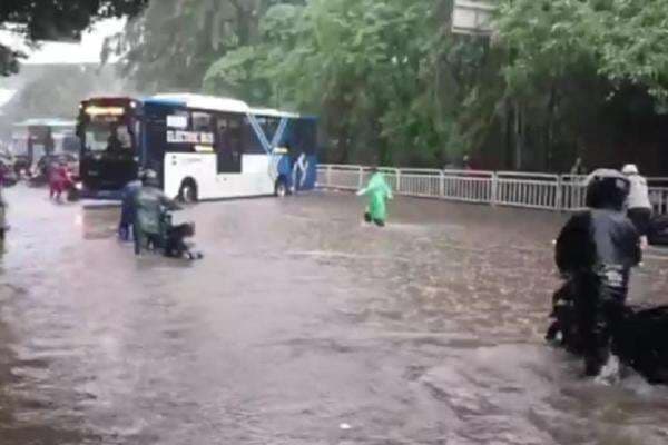 Ini Daftar Jalan di Jakarta Terendam Banjir Hasil Pantauan TMC Polda Metro Jaya Ini Daftar Jalan di Jakarta Terendam Banjir Hasil Pantauan TMC Polda Metro Jaya