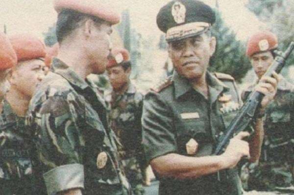 Ini Sosok Jenderal yang Menentang Sintong Panjaitan Terkait Ide Perampingan di Tubuh TNI Ini Sosok Jenderal yang Menentang Sintong Panjaitan Terkait Ide Perampingan di Tubuh TNI