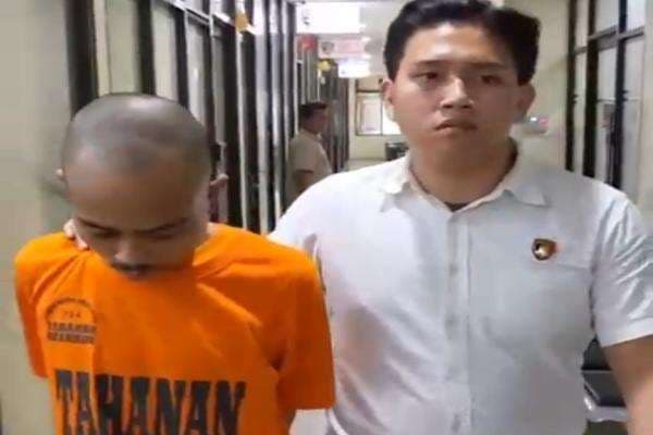 Ini Tampang Anak Durhaka yang Tega Aniaya Ibu Kandung di Bekasi Ini Tampang Anak Durhaka yang Tega Aniaya Ibu Kandung di Bekasi