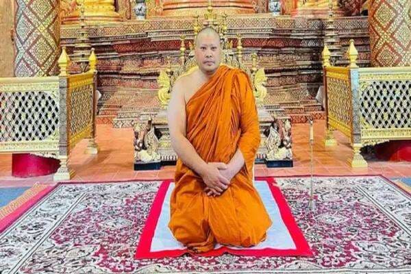 Ini Vacharaesorn, Putra Raja Thailand yang Tak Diakui dan Pilih Jadi Biksu Buddha Ini Vacharaesorn, Putra Raja Thailand yang Tak Diakui dan Pilih Jadi Biksu Buddha