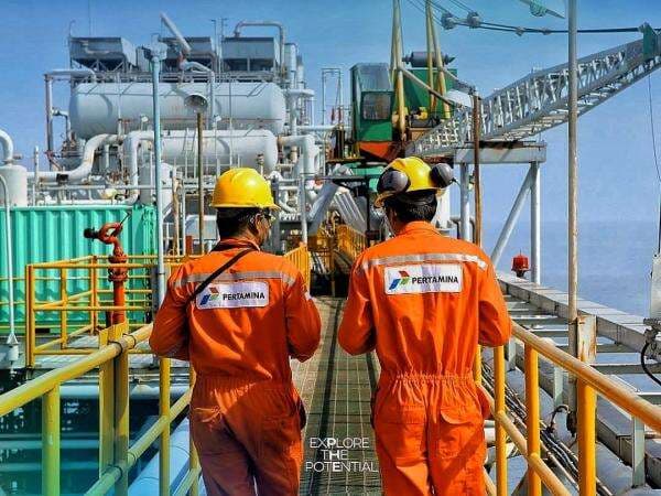 Terungkap! Ini Alasan di Balik Seragam Oranye Pekerja Offshore Terungkap! Ini Alasan di Balik Seragam Oranye Pekerja Offshore