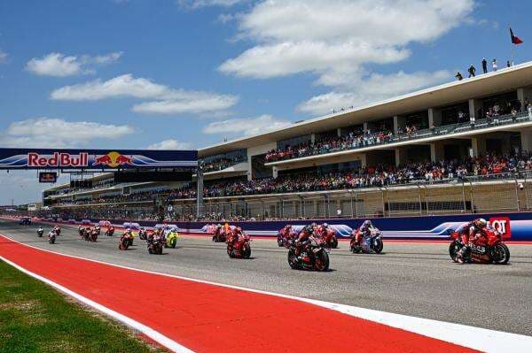 Kenapa Posisi Start MotoGP Tidak Sejajar? Ternyata Ini Penyebabnya Kenapa Posisi Start MotoGP Tidak Sejajar? Ternyata Ini Penyebabnya