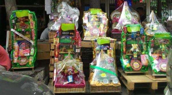 Ini Perbedaan Hampers, Souvenir, Parcel, dan Gift Box agar Tak Salah Pilih Hadiah Ini Perbedaan Hampers, Souvenir, Parcel, dan Gift Box agar Tak Salah Pilih Hadiah