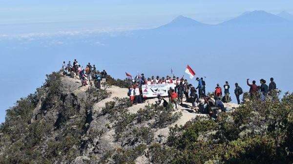 Inilah Perbedaan Pasar Setan dengan Pasar Dieng di Gunung Lawu Inilah Perbedaan Pasar Setan dengan Pasar Dieng di Gunung Lawu