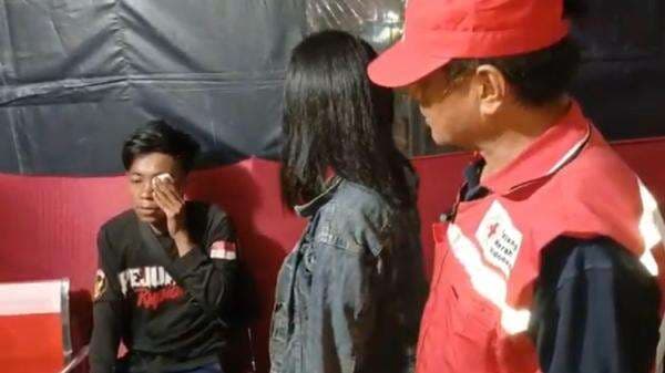 Insiden Tragis Malam Tahun Baru di Bukittinggi, 2 Orang Terluka akibat Ledakan Kembang Api Insiden Tragis Malam Tahun Baru di Bukittinggi, 2 Orang Terluka akibat Ledakan Kembang Api