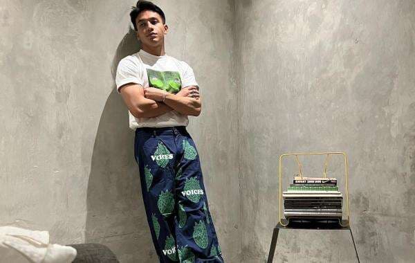 Inspirasi Baju Lebaran ala Jefri Nichol, Makin Ganteng ketika Ketemu Keluarga Besar Inspirasi Baju Lebaran ala Jefri Nichol, Makin Ganteng ketika Ketemu Keluarga Besar