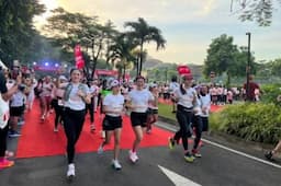 Intip Keseruan Acara Woman Half Marathon 2024 di Taman Mini Indonesia Indah