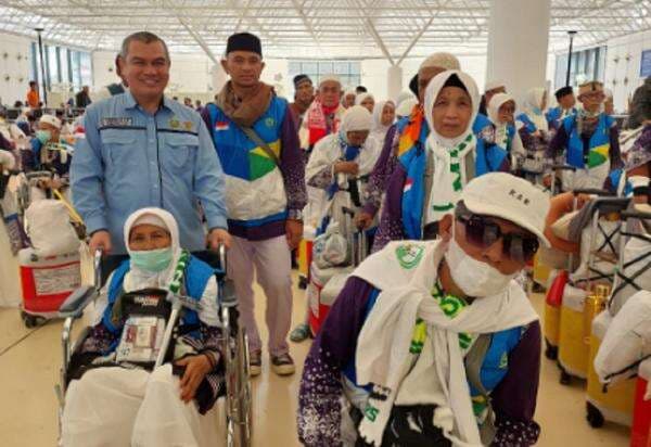 Pantau Kepulangan Jamaah Haji Indonesia di Jeddah, Irjen Kemenag: Semoga Jadi Haji Mabrur! Pantau Kepulangan Jamaah Haji Indonesia di Jeddah, Irjen Kemenag: Semoga Jadi Haji Mabrur!