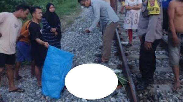 IRT di Padang Pariaman Tertabrak Kereta hingga Terseret Bersama Motornya, Kondisi Mengenaskan IRT di Padang Pariaman Tertabrak Kereta hingga Terseret Bersama Motornya, Kondisi Mengenaskan