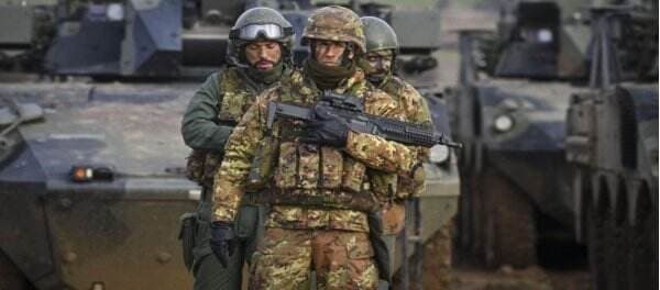 Italia: Mengerahkan Pasukan NATO ke Ukraina Bisa Picu Perang Dunia III