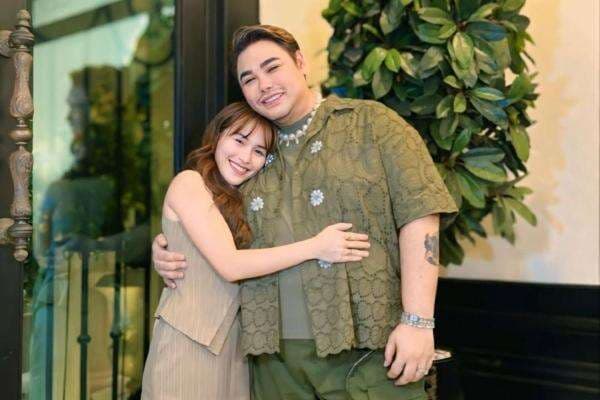 Ivan Gunawan Akui Nyaris Menikahi Ayu Ting Ting saat Hamil Ivan Gunawan Akui Nyaris Menikahi Ayu Ting Ting saat Hamil