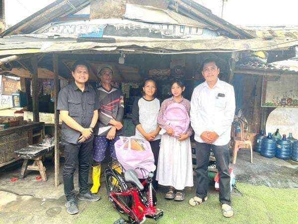 Iwakum Bantu Keimita, Siswa Berprestasi yang Viral Gagal Masuk Sekolah Negeri karena Zonasi Iwakum Bantu Keimita, Siswa Berprestasi yang Viral Gagal Masuk Sekolah Negeri karena Zonasi
