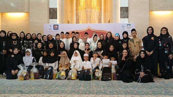 Iwapi Berbagi Kasih dengan Bagikan 2.000 Paket Sembako untuk Dhuafa dan Anak Yatim Iwapi Berbagi Kasih dengan Bagikan 2.000 Paket Sembako untuk Dhuafa dan Anak Yatim