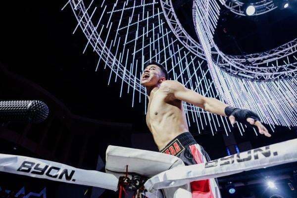 Jaden Bahtera Penyanyi yang Booming saat Menang Tanding Tinju Jaden Bahtera Penyanyi yang Booming saat Menang Tanding Tinju