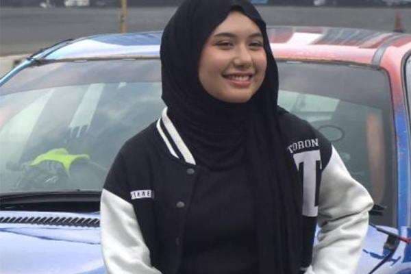 Jadi Salah Satu Kontestan Women Drift Challenge 2024 yang Berhijab, Alyssa Patahkan Stereotipe 'Wanita Tak Bisa Drifting' Jadi Salah Satu Kontestan Women Drift Challenge 2024 yang Berhijab, Alyssa Patahkan Stereotipe 'Wanita Tak Bisa Drifting'
