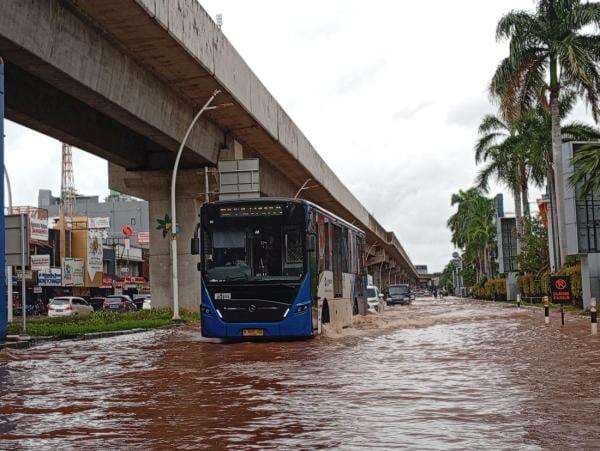 Jakarta Diguyur Hujan dan Super New Moon, Jalan RE Martadinata Priok Banjir Jakarta Diguyur Hujan dan Super New Moon, Jalan RE Martadinata Priok Banjir