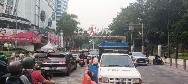 Jalan Jenderal Sudirman Arah Masuk GBK via FX Macet Parah, Jelang Laga Indonesia Vs Jepang Jalan Jenderal Sudirman Arah Masuk GBK via FX Macet Parah, Jelang Laga Indonesia Vs Jepang