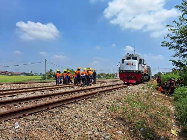 Jalur Rel KA Cirebon Kembali Normal Usai Anjloknya Argo Bromo Anggrek Jalur Rel KA Cirebon Kembali Normal Usai Anjloknya Argo Bromo Anggrek