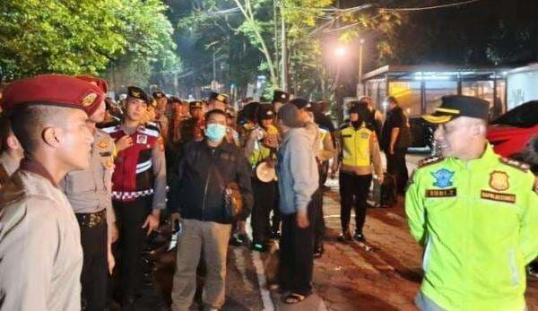 Jam Malam Pelajar di Cirebon, Puluhan Remaja Diamankan saat Pesta Miras Jam Malam Pelajar di Cirebon, Puluhan Remaja Diamankan saat Pesta Miras