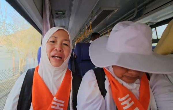 Senyum Jamaah Indonesia Setelah Puncak Haji 2025 di Armuzna: Luar Biasa, Kami Sangat Terlayani Senyum Jamaah Indonesia Setelah Puncak Haji 2025 di Armuzna: Luar Biasa, Kami Sangat Terlayani