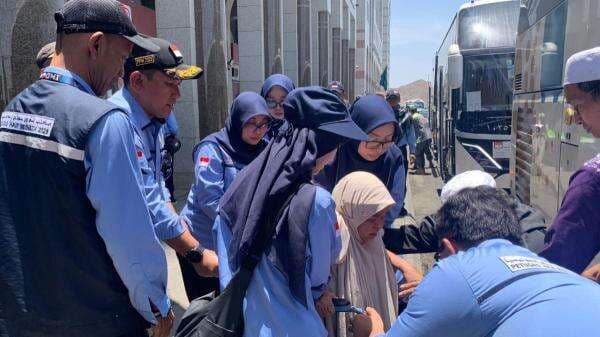 Jamaah Haji Kloter BDJ 07 Tiba Pertama di Madinah, Hati-Hati Cuaca Panas Tembus 47 Derajat Celcius! Jamaah Haji Kloter BDJ 07 Tiba Pertama di Madinah, Hati-Hati Cuaca Panas Tembus 47 Derajat Celcius!