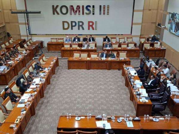 DPR Minta Jampidsus Transparan Terkait Penanganan Sejumlah Kasus DPR Minta Jampidsus Transparan Terkait Penanganan Sejumlah Kasus
