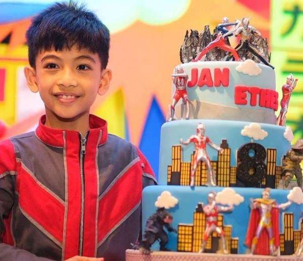 Profil Jan Ethes, Anak Wakil Presiden Gibran dan Cucu Jokowi Profil Jan Ethes, Anak Wakil Presiden Gibran dan Cucu Jokowi