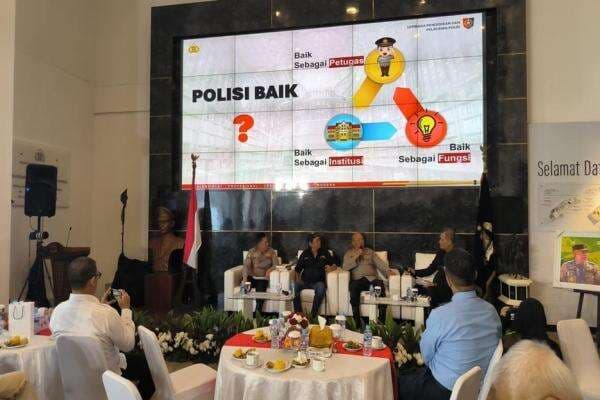 Jawab Kritik Negatif Masyarakat, Polri Luncurkan Dua Buku Tentang Polisi Jawab Kritik Negatif Masyarakat, Polri Luncurkan Dua Buku Tentang Polisi