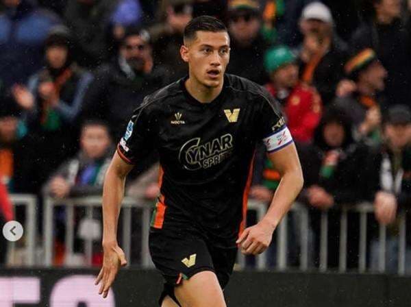 Gabung Torino, Jay Idzes Resmi Jadi Pemain Termahal Timnas Indonesia! Gabung Torino, Jay Idzes Resmi Jadi Pemain Termahal Timnas Indonesia!