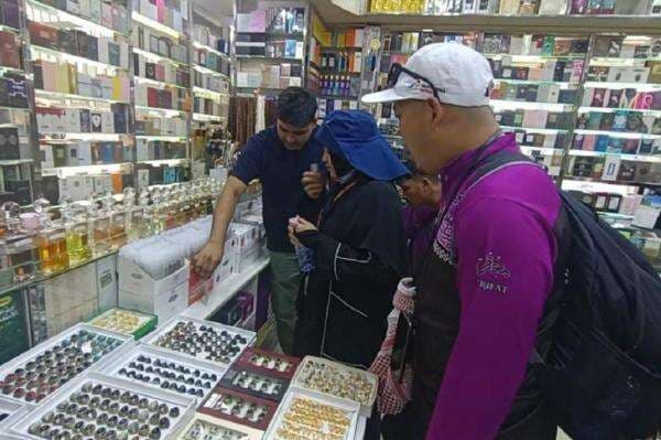 Jemaah Indonesia Serbu Al Balad Pusat Oleh-Oleh Haji di Jeddah, Harganya Terjangkau! Jemaah Indonesia Serbu Al Balad Pusat Oleh-Oleh Haji di Jeddah, Harganya Terjangkau!