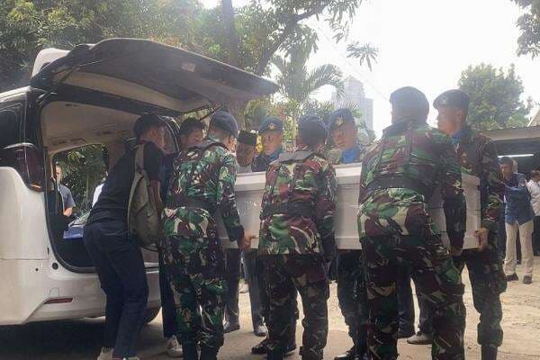 Jenazah Marsma TNI Fajar Adriyanto Tiba di Rumah Duka Pancoran Jenazah Marsma TNI Fajar Adriyanto Tiba di Rumah Duka Pancoran