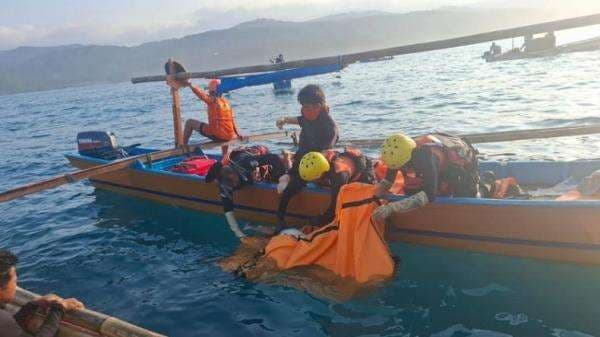 Jasad Anggota Polres Pesisir Barat Ditemukan Mengapung di Perairan Pantai Goa Matu Jasad Anggota Polres Pesisir Barat Ditemukan Mengapung di Perairan Pantai Goa Matu